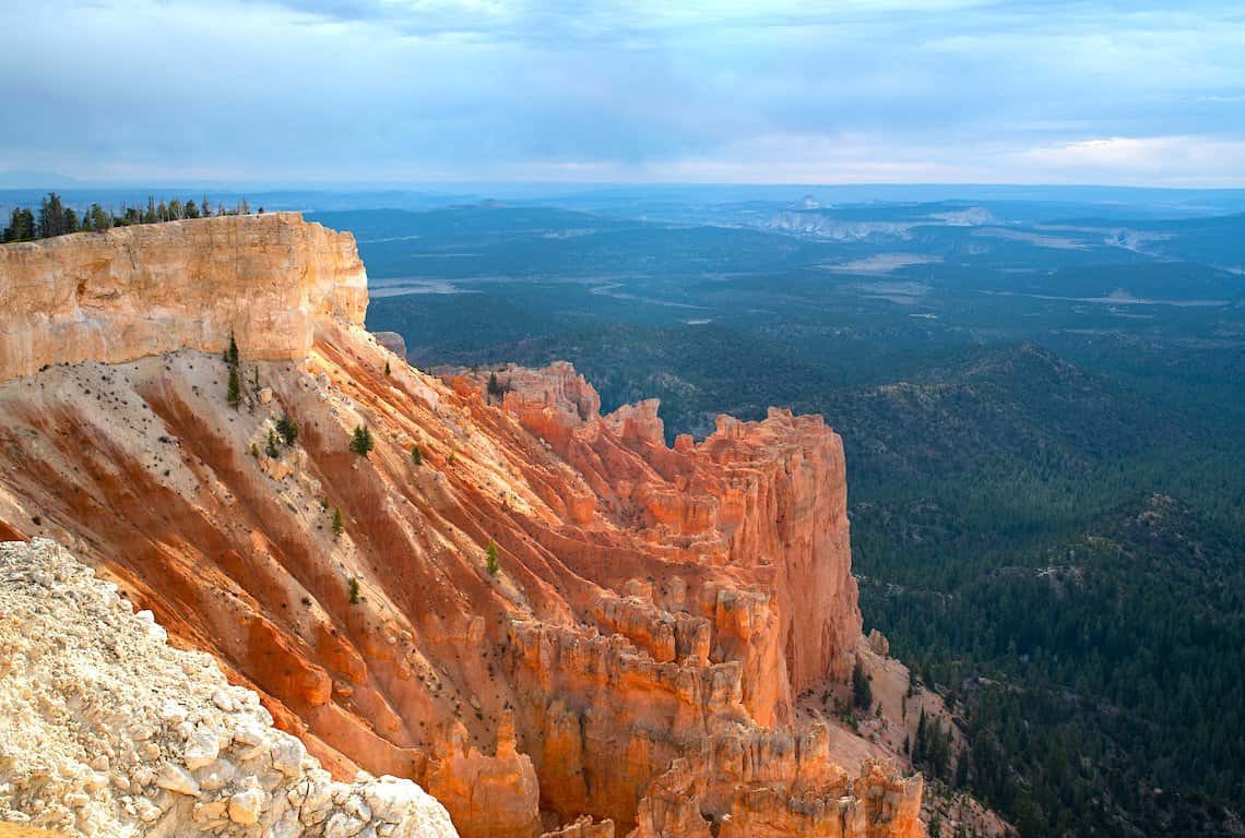 Best Hikes in Bryce Canyon Riggs Spring Loop Trail In Bryce Canyon