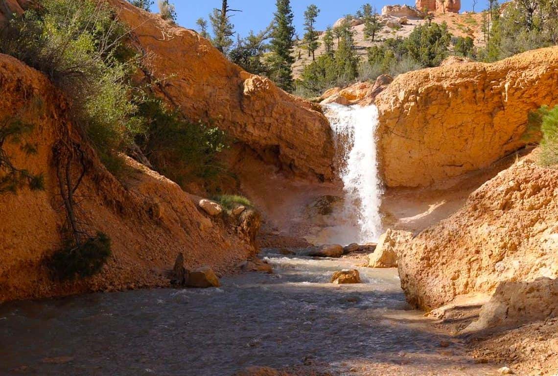 Best Hikes in Bryce Canyon Mossy Cave Trail in Bryce Canyon