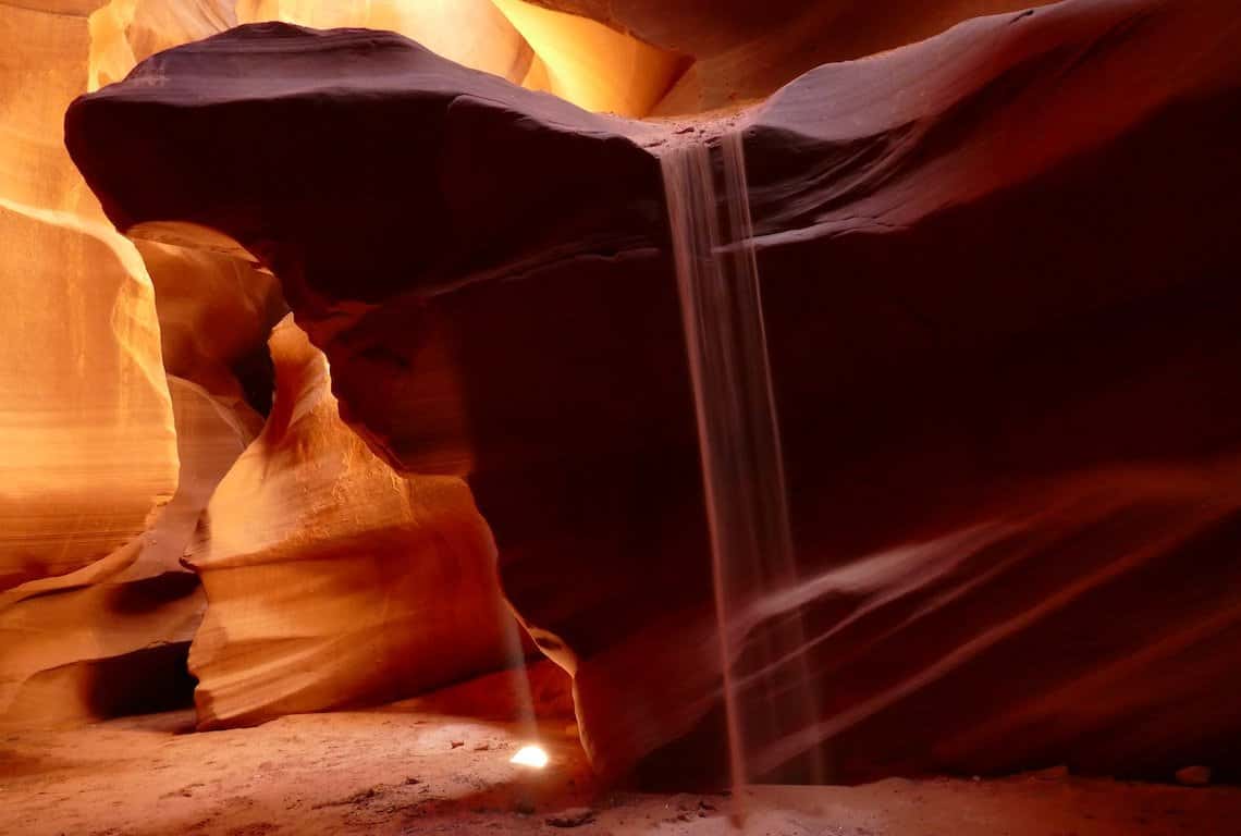 Lower vs Upper Antelope Canyon Lower vs Upper Antelope Canyon