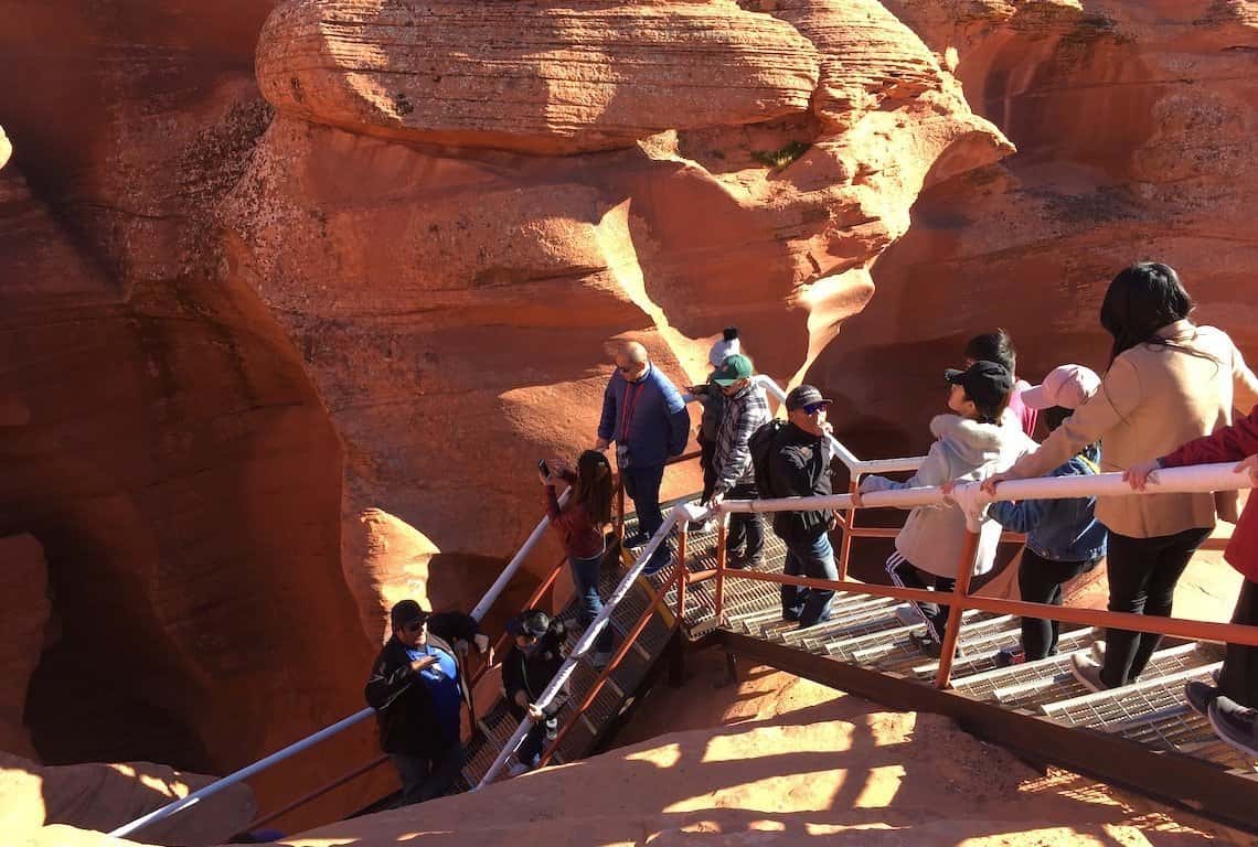 Lower vs Upper Antelope Canyon Lower vs Upper Antelope Canyon