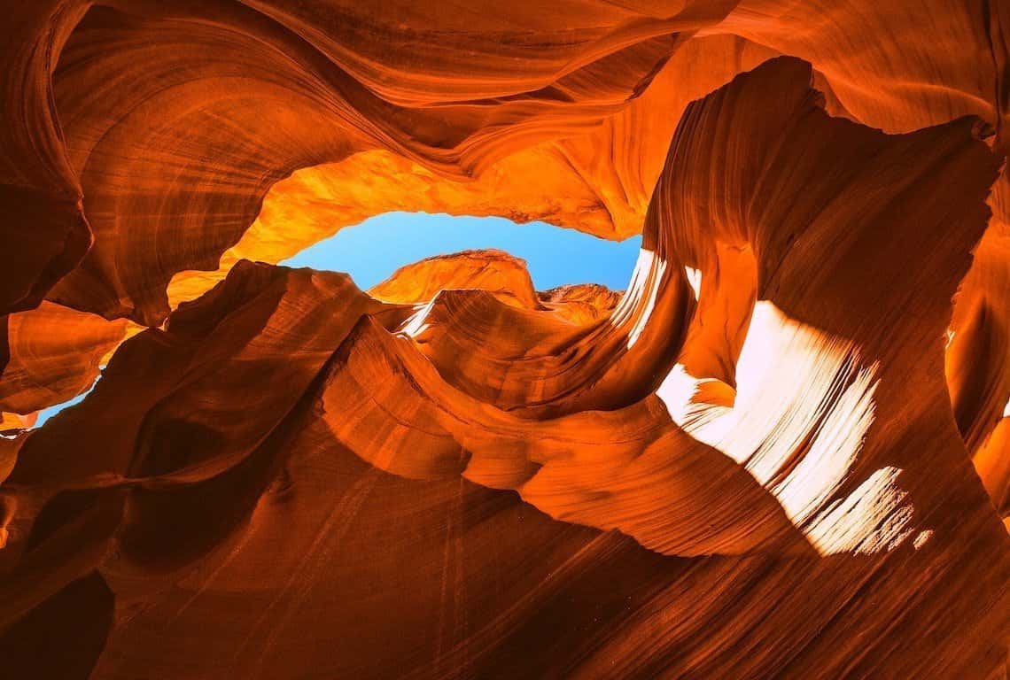Lower vs Upper Antelope Canyon Lower vs Upper Antelope Canyon