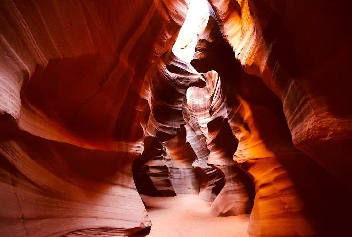 Lower vs Upper Antelope Canyon Lower vs Upper Antelope Canyon