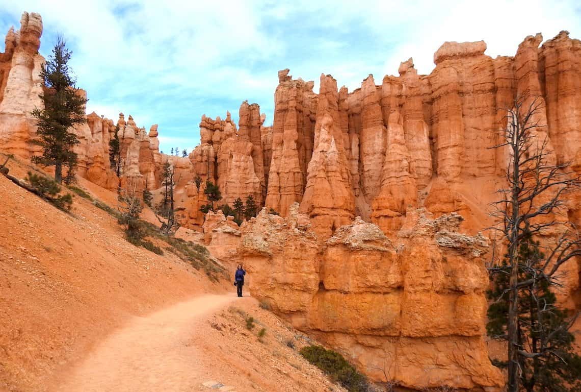 Best Photography Locations in Bryce Canyon Queens Garden and Navajo Loop Trail in the Bryce Canyon.
