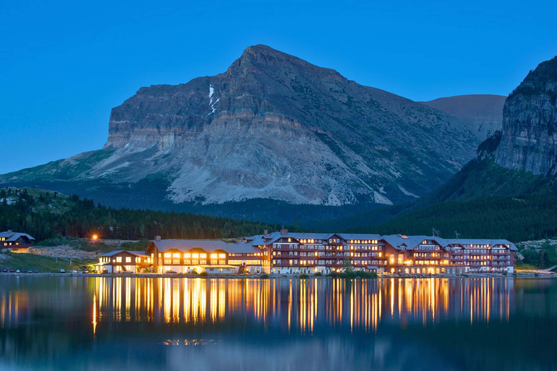 14 Perfect PLACES To STAY In GLACIER NATIONAL PARK (Inside, West, And ...