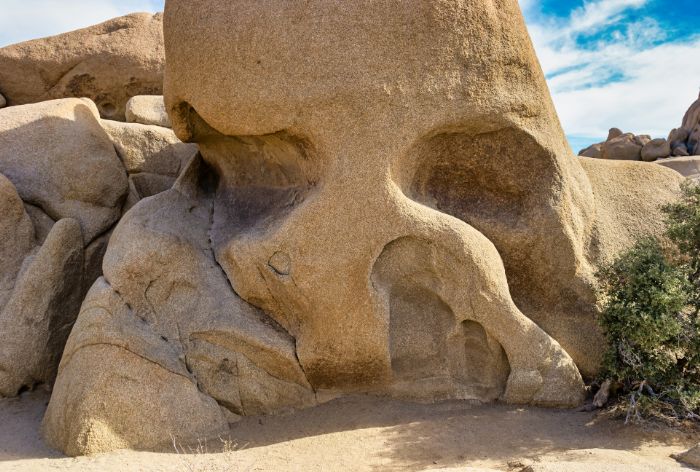 Skull Rock in Joshua Tree