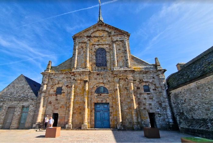 The Entrance to the Abbey